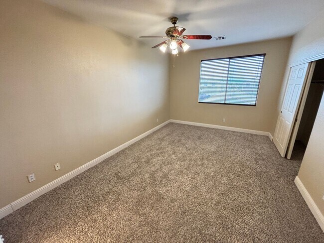 Building Photo - Modern 3Bed/3Bath Two Story Home located i...