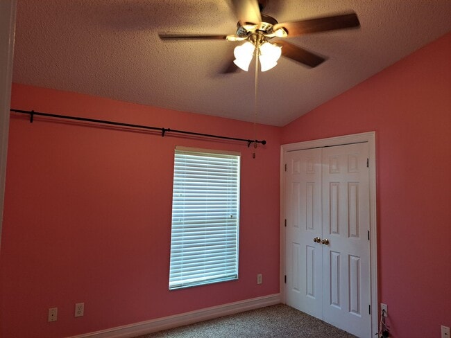 Building Photo - Pool Home in Oak Valley