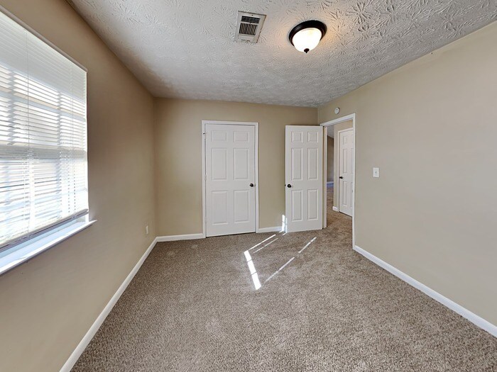 Building Photo - 97 Royce Dr