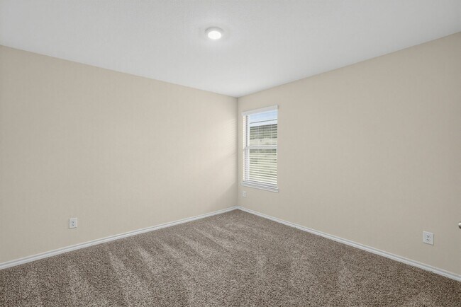 Building Photo - 116 Sir Barton Ln