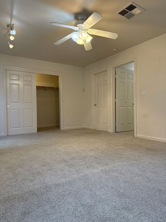 Building Photo - Spacious 2/1 in the country AVAILABLE NOW!!!