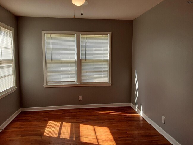 Building Photo - 1214 Glidewell Ave