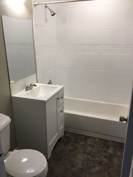 Building Photo - 1517 Greenwood Ave