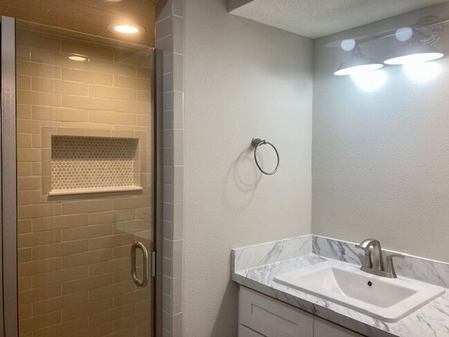 Building Photo - Islands Community Condo