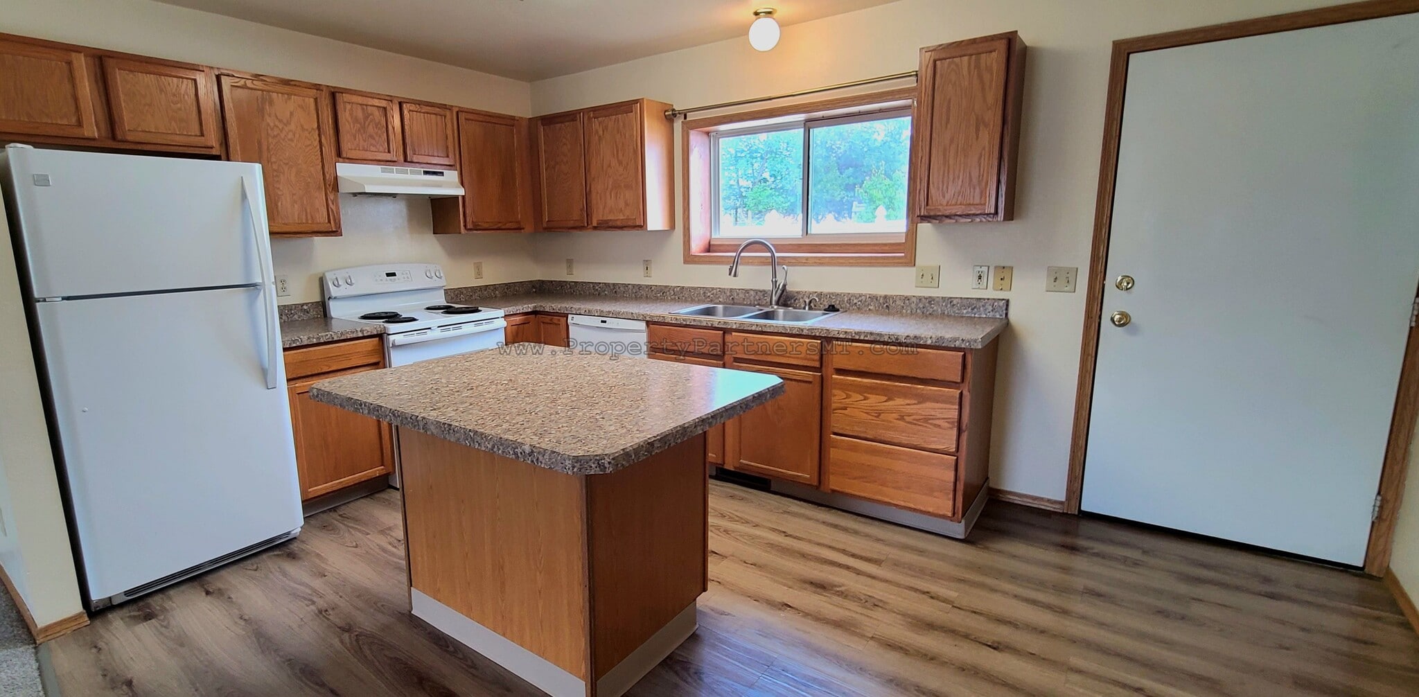 Building Photo - 709 Golden West Dr