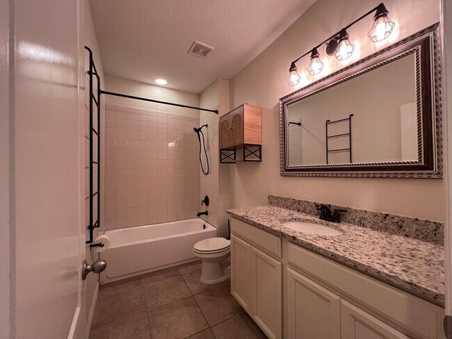 Building Photo - Gorgeous 3 bedroom, 2½ bath, 2 STORY townhome