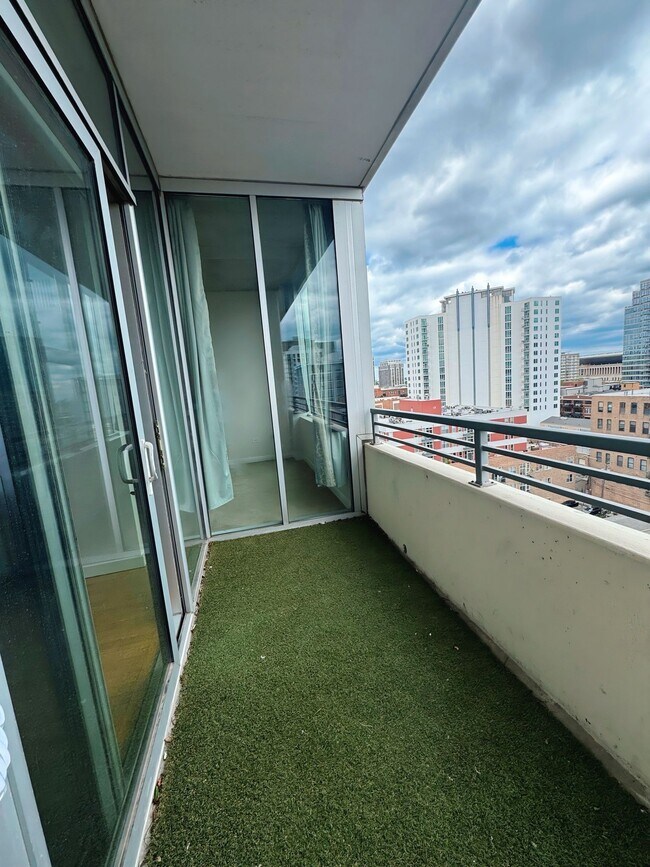 Building Photo - 1720 S Michigan Ave