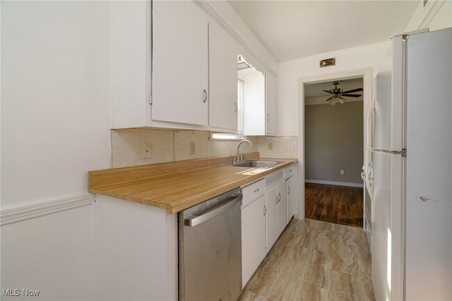 Building Photo - 4880 Anderson Rd