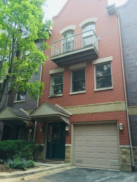 Building Photo - 556 E 32nd St