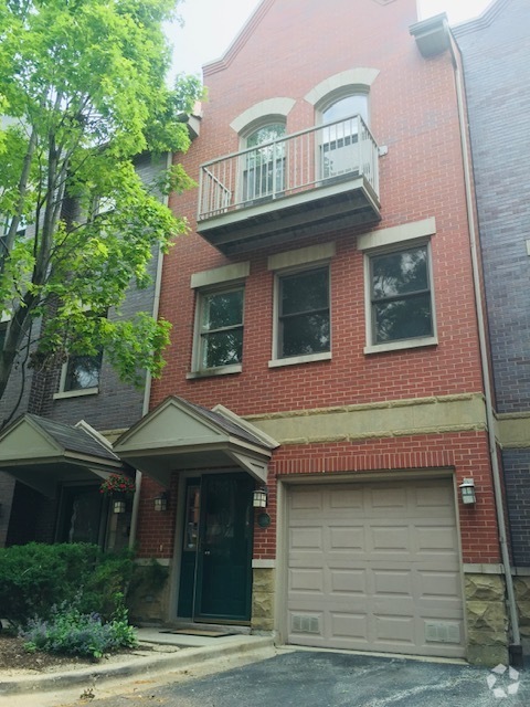 Building Photo - 556 E 32nd St