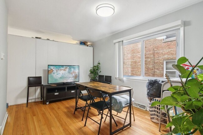 Building Photo - 8613 Trumbull Ave