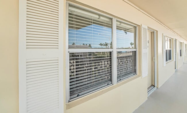 Building Photo - 3915 S Flagler Dr