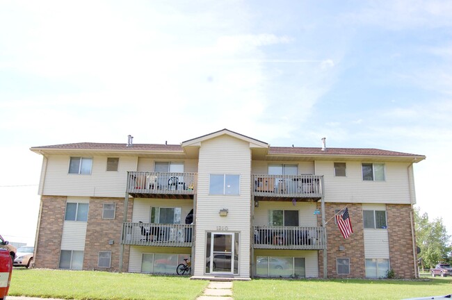 Primary Photo - 1210 SE Belmont Dr