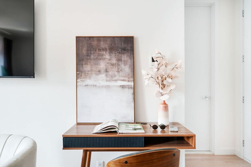 Building Photo - 319 E 14th St