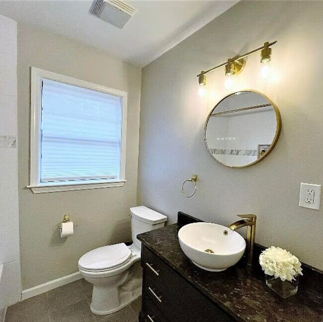 Building Photo - 1077 S Perkins Rd