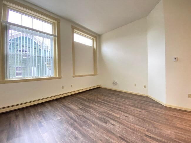 Building Photo - 521 Pine St