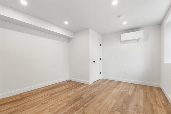 Building Photo - 32 Beacon St