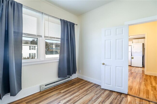 Building Photo - 24 Elm St