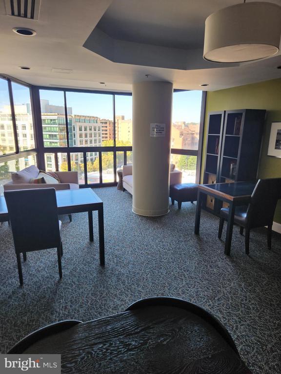 Building Photo - 900 N Stafford St