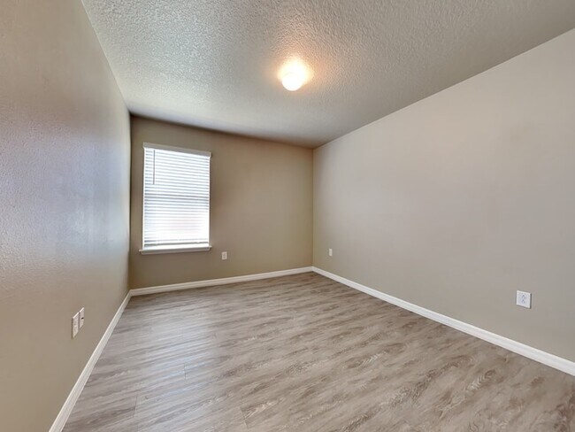 Building Photo - 8688 Kaye Ln