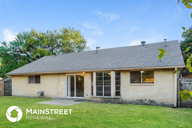 Building Photo - 4302 Stonehenge Trail