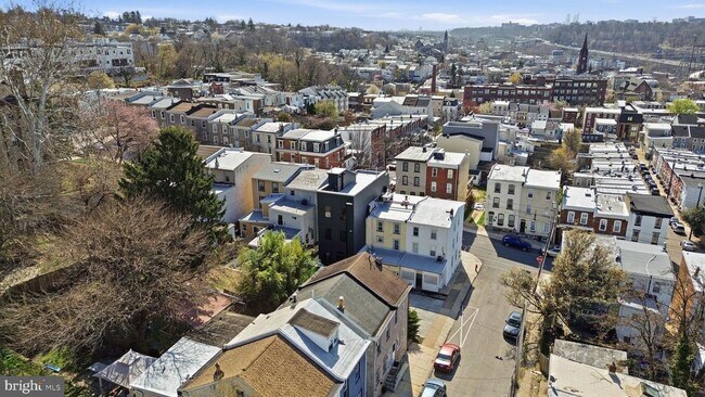 Building Photo - 222 Hermitage St