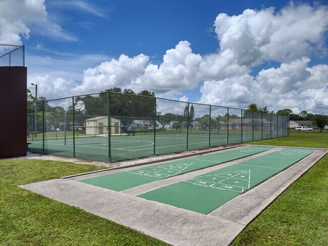 Building Photo - Annual Rental: Fully Remodeled! Charming Single-family Home with Single car garage