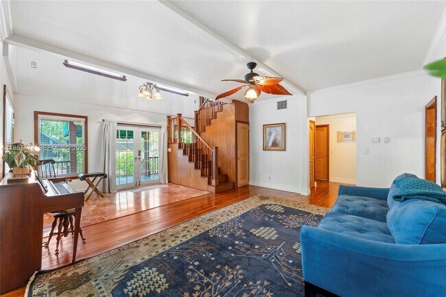 Building Photo - 918 Tequesta St