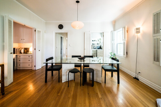 Building Photo - Chic !  1000sq.ft 1 Bed/1 Bath Los Feliz S...