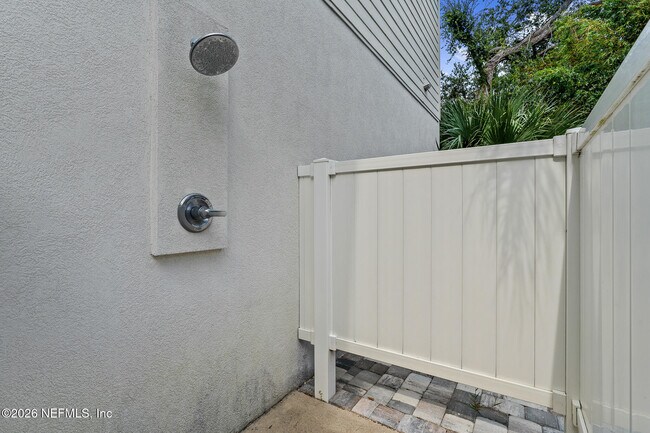 Building Photo - 1708 Castile St