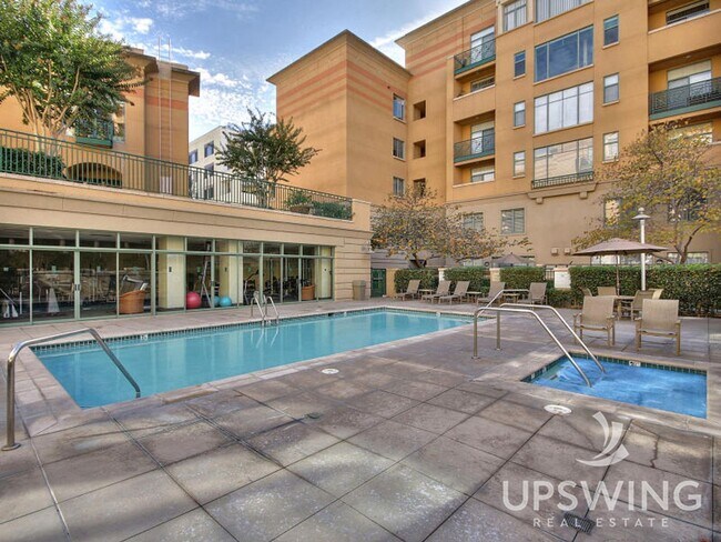 Building Photo - Paseo Plaza Condo For Rent in the Heart of...