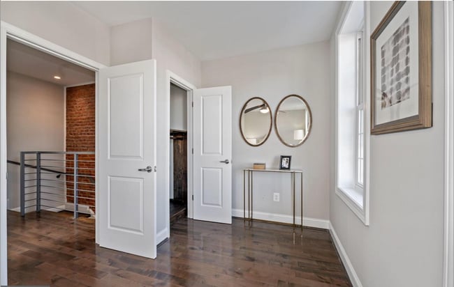 Building Photo - 4 bed 3.5 bath. Parking! Pets Welcome!