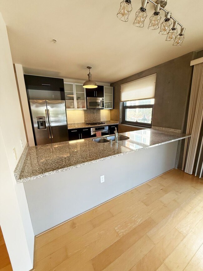 Building Photo - 2 Bed/2 Bath Condo at Aperture in Little I...