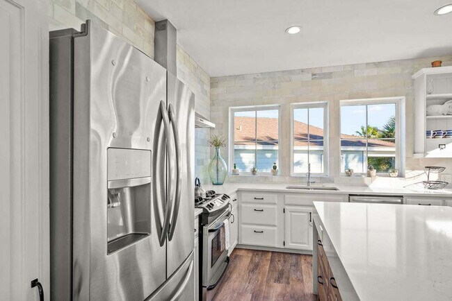 Building Photo - 707 Parkplace-SI ID1036727P