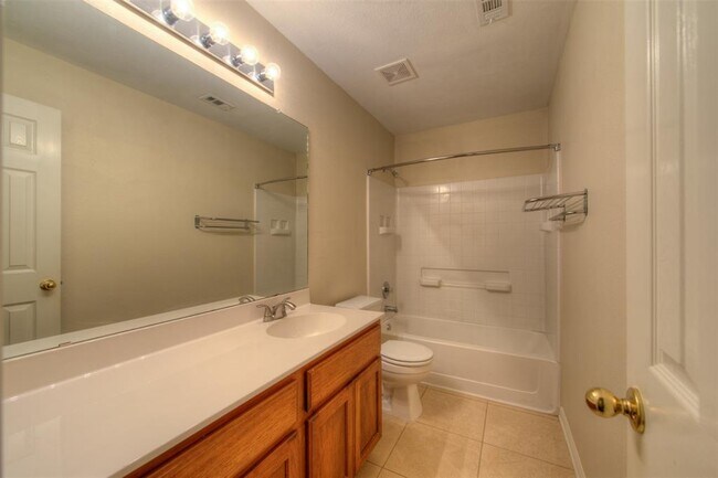 Building Photo - 290 Middle Creek Dr