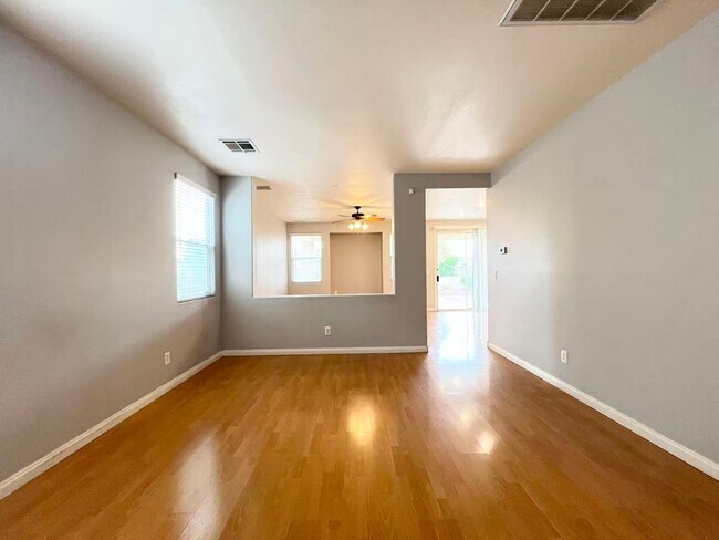 Building Photo - Nice 2 story house