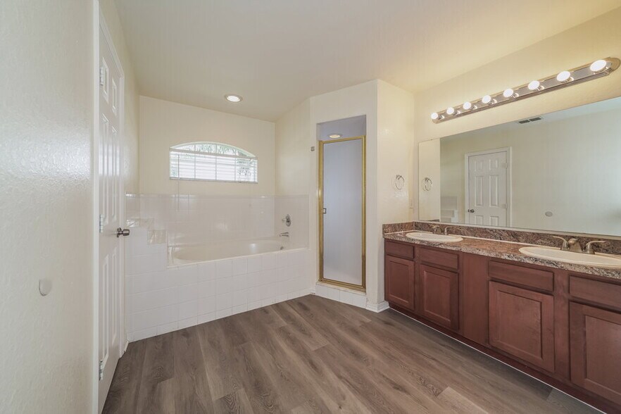 Building Photo - 7172 Summit Dr