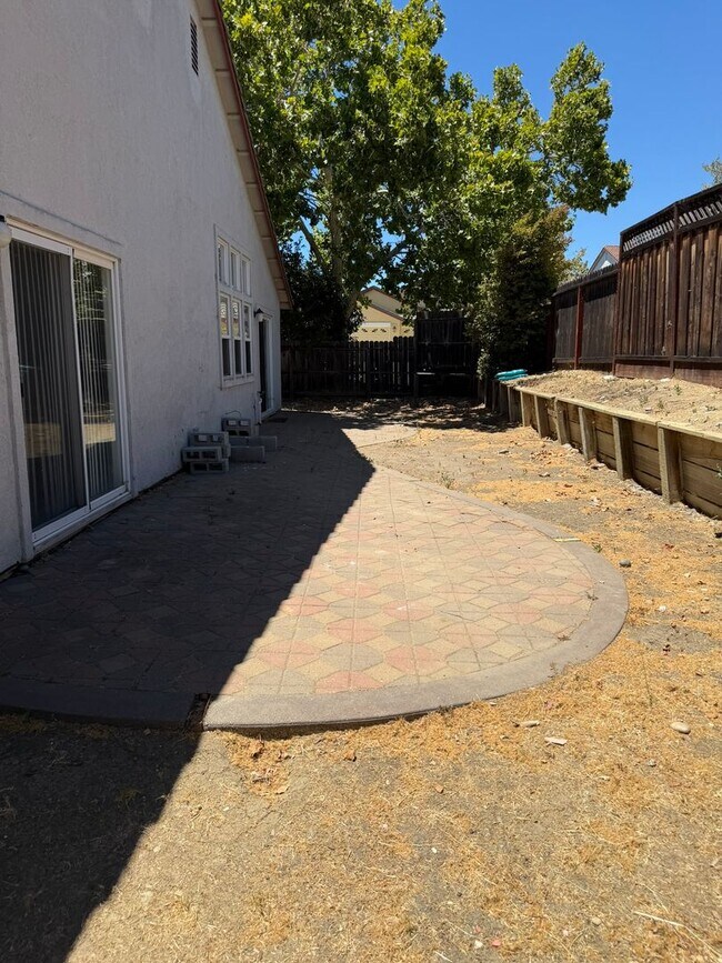Building Photo - **PENDING** 4 Bedroom, 2 1/2 Bathroom Single Family Home In Antioch with Three Car Garage
