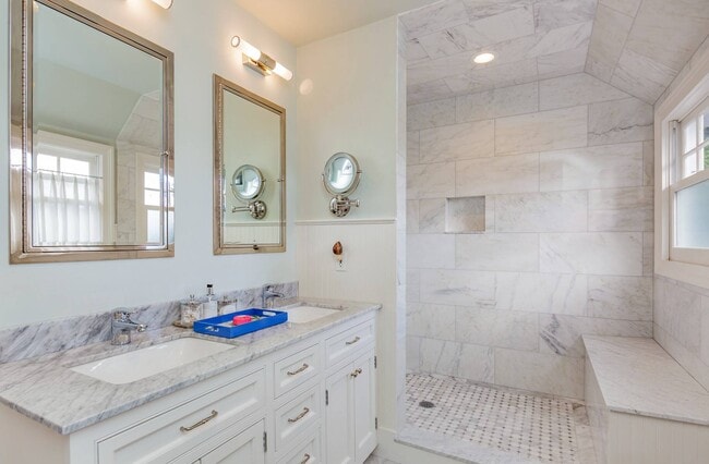 Building Photo - 63 Meadowmere Pl