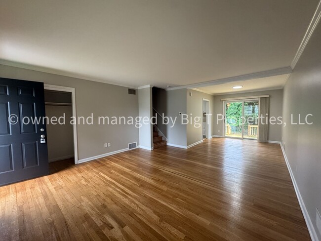Building Photo - 3 Bedroom Home Available For Rent!