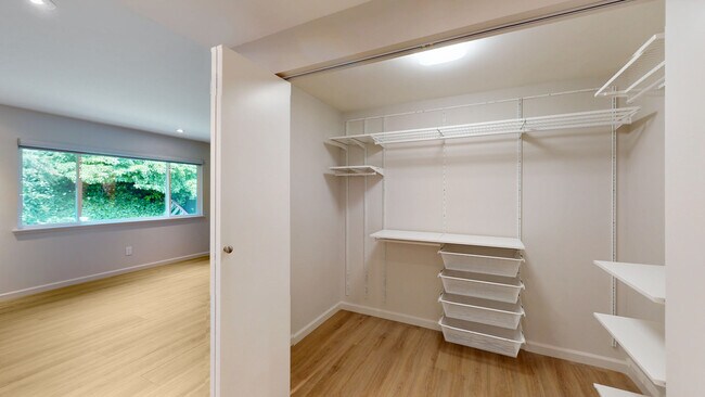 Building Photo - 1321 Lasuen Dr