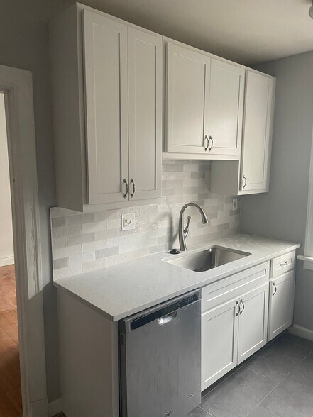 Building Photo - 7551 Byron Pl