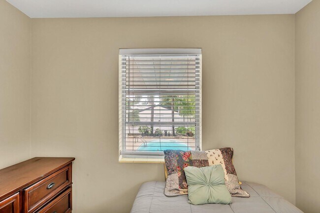 Building Photo - 726 N A St