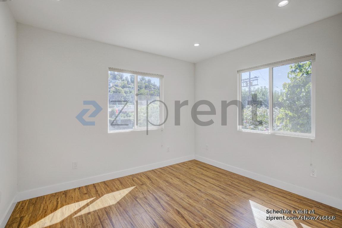 Building Photo - Unit