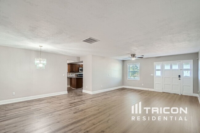 Building Photo - 7025 Fairlawn St