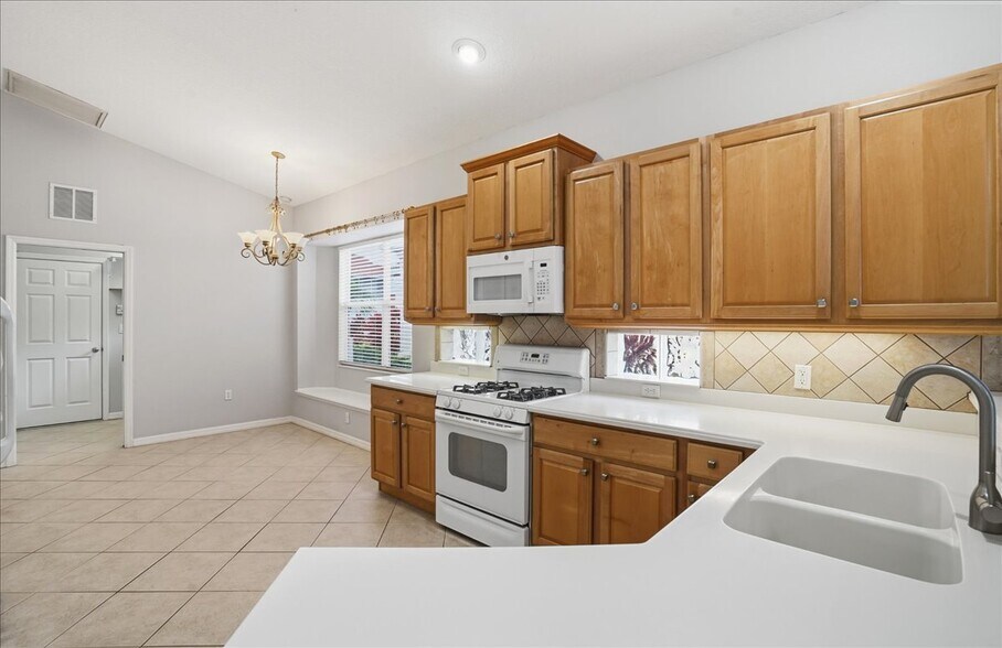 Building Photo - 6055 Wingspan Way