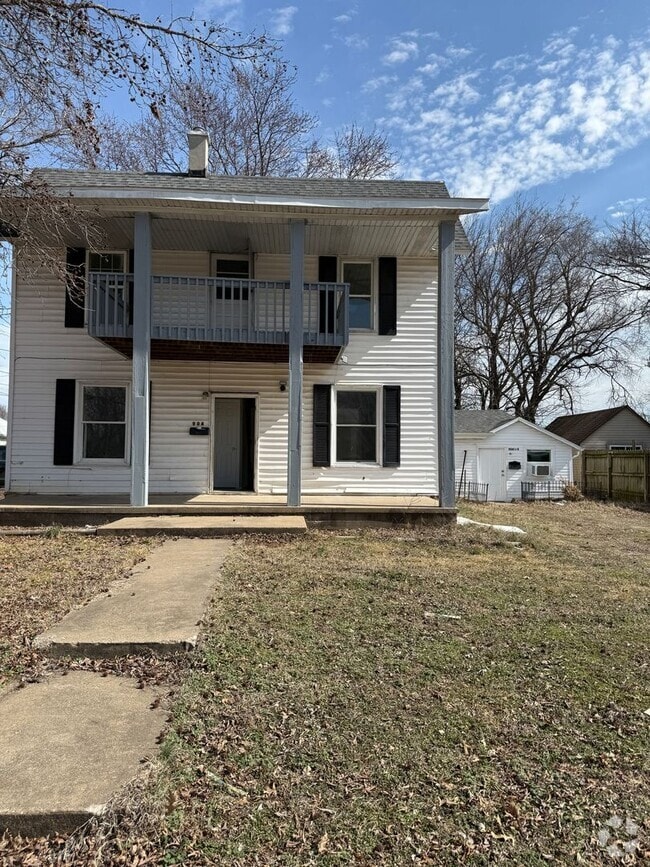 Building Photo - 3 bedroom/2 bathroom house