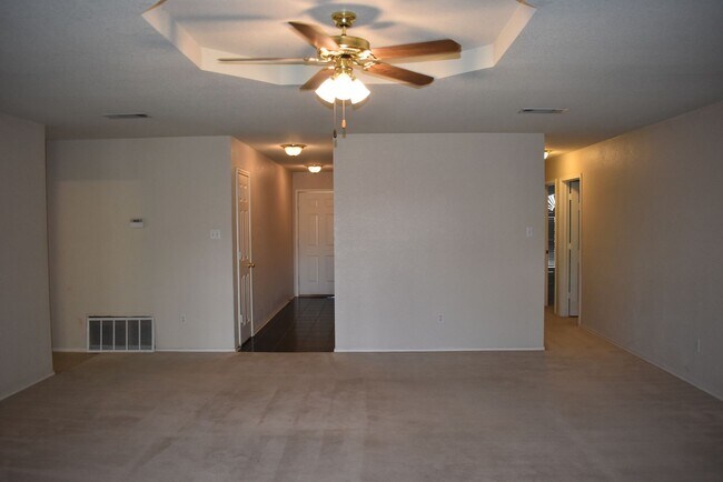 Building Photo - 4bd/2ba house close to shopping and Ft. Hood!