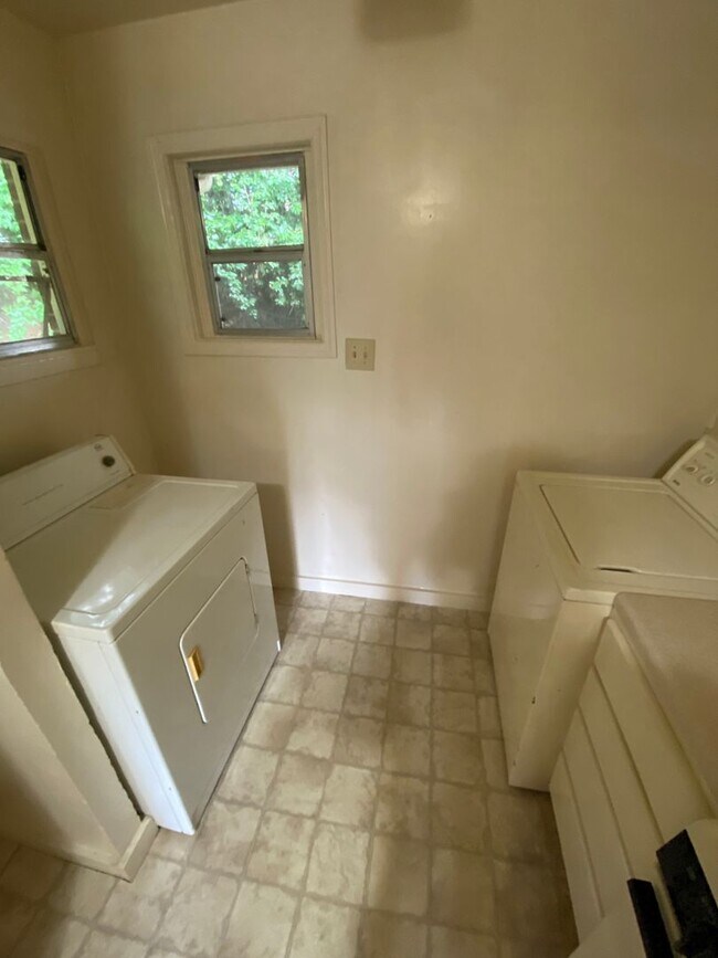 Building Photo - Off-Street Parking Steps from UGA