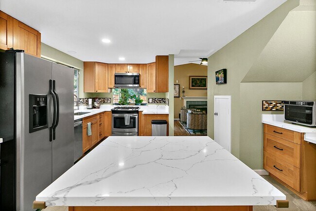 Building Photo - Lakeside Living in Lacey's Lake Forest Nei...